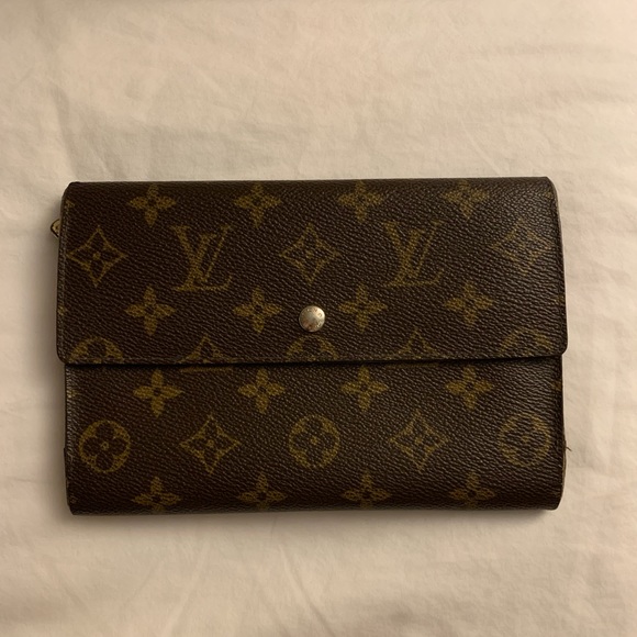 Louis Vuitton Handbags - Authentic Louis Vuitton Large Monogram Wallet